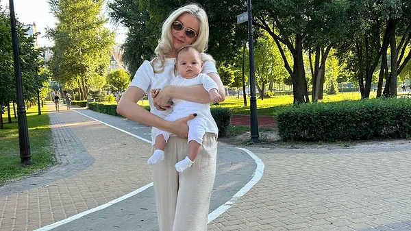 "Хочеться бачити гарне тіло": корисні вправи від дружини нападника Зорі – вона нещодавно народила