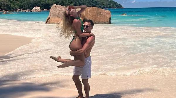 "Час йти вперед": лідер Дніпра-1 забрав свої речі з бази – жінка прощається з містом