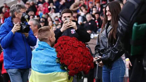 Уже официально: Дахновский сыграл свадьбу с роскошной брюнеткой – их засыпали лепестками роз 😍