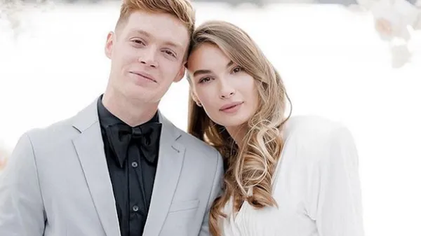 Неймовірна дружина Циганкова гіпнотизує хижим поглядом та завидною зовнішністю – розкішні фото