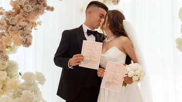Теперь официально: защитник Денис Кузык женился – церемония, полна любви