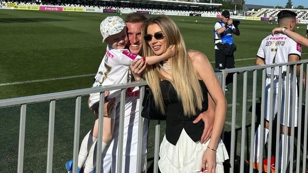 Малюк у щелепі динозавра: родина Лучкевича насолоджується колоритним відпочинком в Буковелі