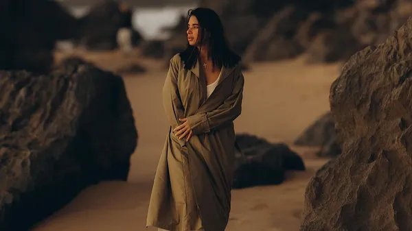 Дружина Усика стала героїнею власного фільму: атмосферні кадри біля океану