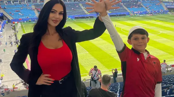 Найсексуальніша вболівальниця Євро знову засвітилася на трибунах: за кого вболіває красуня