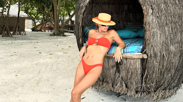 "Сама себя обманула": Пятова сделала откровение и засветила сочный бюст