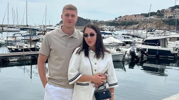 "Незабываемая ночь": возлюбленная Довбика радует фанов кучей новых фото во время награждения – стоит гордиться