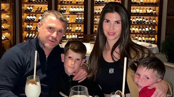 Реброву в день матчу збірної зробили оригінальний подарунок на 50-річчя – дружина організувала