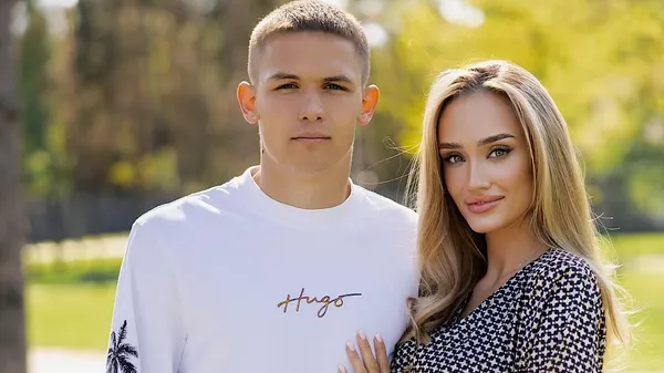 Сестра Сікана показала, як Данило з нареченою покинув їхнє маля на неї – сумує