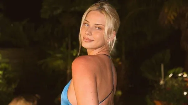 "Взагалі, я бешкетниця": розкішна Зубкова навіть у милій сукні показує свою сексуальність