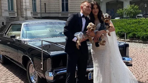 Найкращий бомбардир Вереса обвінчався з коханою – навіть в церкві не обійшлося без футболу