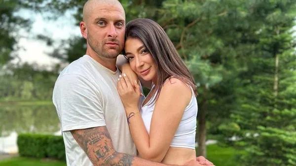 "На зборах легше, ніж з дружиною": Ракицький з коханою підкорює гори – винце та бограч присутні