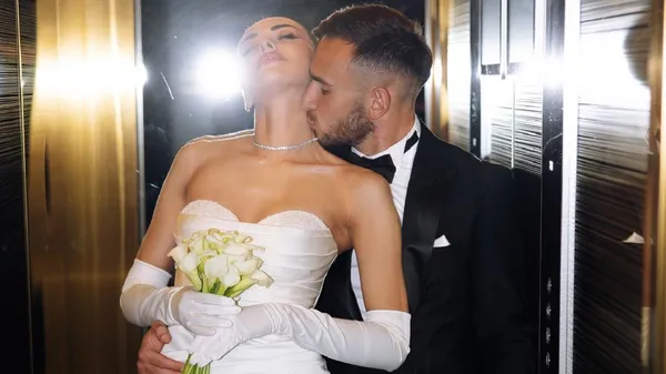 Капітан Карпат одружився із жагучою красунею – пара показала кохання у всій красі