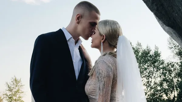 Роскошная свадьба хавбека Черноморца: изысканные наряды, куча гостей и чувственный танец влюбленных