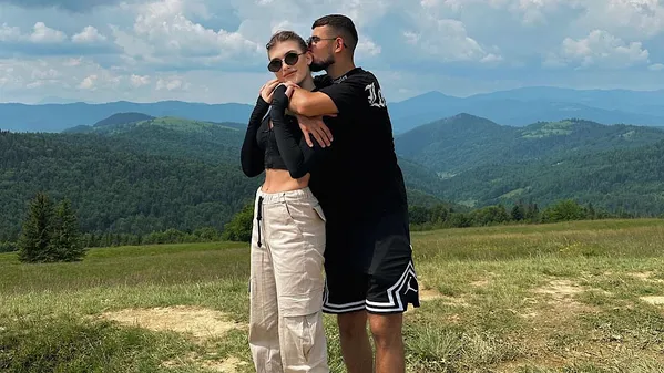 Нова пара в УПЛ: футболіст Руху одружився на ефектній білявці – вишукане весілля у Львові