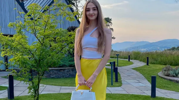 Дивовижна обраниця Миколенка заворожила вродою у розкішній сукні – дружини футболістів у захваті