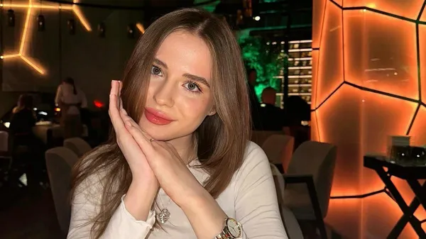 Захисник Динамо демонструє любов з довгоногою красунею – вони в зачарованому місці