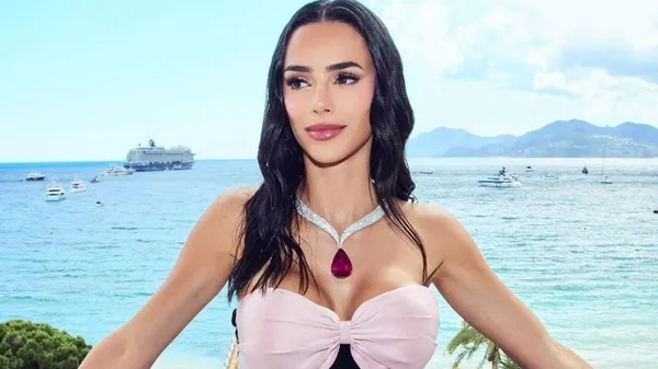 Девушка мечты: экс-невеста Неймара предстала в удивительном платье – фанаты безумствуют