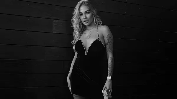 "Ти неймовірна": надекстравагантна обраниця хавбека Чорноморця – вона вбралася по-багатому