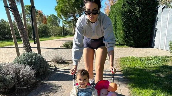 Майбутня зірка: донька Роналду вразила фанатів своїми вокальними здібностями – їй всього два роки