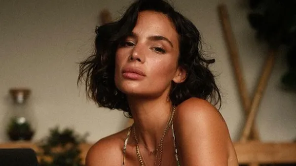 Зваблива донька легенди Челсі чинить підпал гарячою фотосесією – фани у захваті