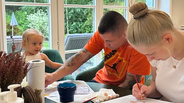 "Пошла ты на ***": Зубкова ответила фанатам после скандала с изменой – дома царит идиллия