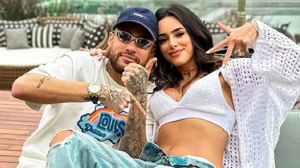 Неймар снова начал встречаться с матерью своей дочери – засветили страстный поцелуй