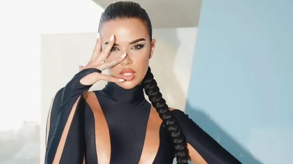 Самая сексуальная болельщица ЧМ-2022 своим нарядом произвела фурор – ее декольте восхищает