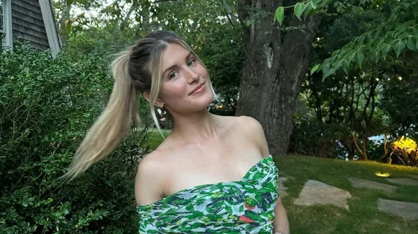 Розкішна тенісистка знову і знову публікує сміливі кадри – пояснила, чому не може зупинитися