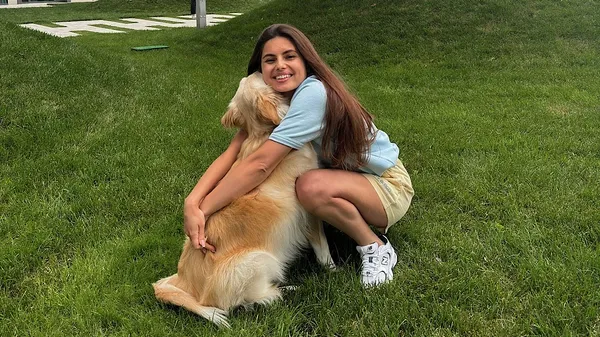 "Аномальна спека": дружина Калітвінцева показала, як рятується – вона в тоненькій сукні з коктейлем