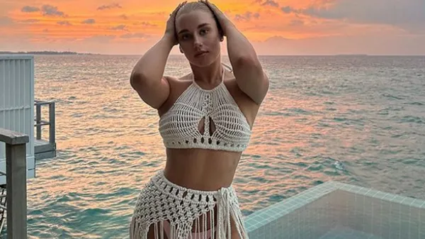 Горячая возлюбленная Судакова пышными формами затуманила невероятный пейзаж – поразила Степаненко