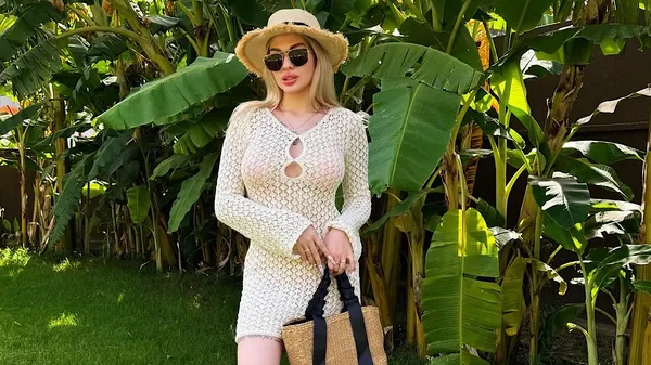 "Моя красуня": кохана хавбека Чорноморця серед пальм і гір – ефектна українка вирізняється