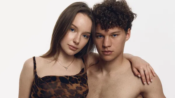 "Выбираю верить в тебя": жаркий поцелуй Малыша после результативной игры – у его девушки своя вера