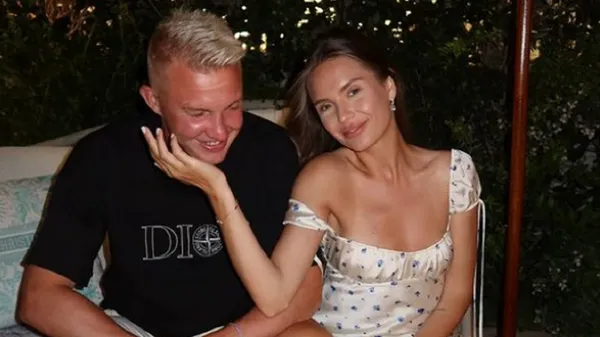 "Так і живемо": розкішна любка Коваленка вчить футболіста позувати на камеру – рідкісні кадри