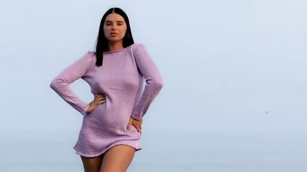 Розкішна дружина Усика позує у відвертому образі на тлі каміння – Берінчик вподобав фото