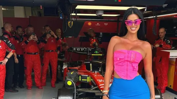 Найсексуальніша фанатка футболу показала все на публіку – соковиті форми зводять з розуму