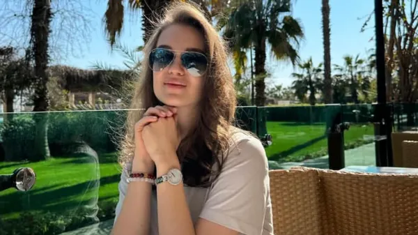 Глаз любуется: любка Брагару поражает своим гибким телом – это стоит увидеть