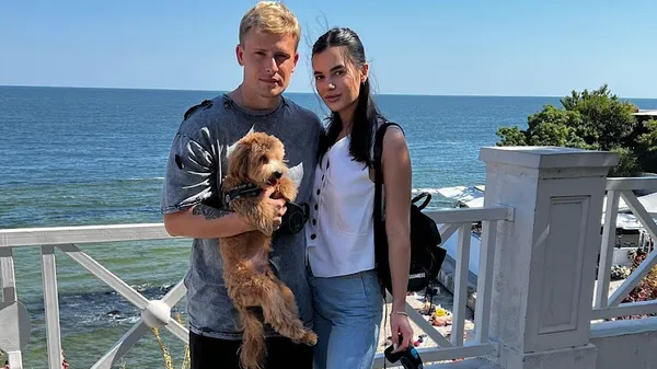 Избранница Данченко имеет кукольную внешность от природы – фотогеничная леди