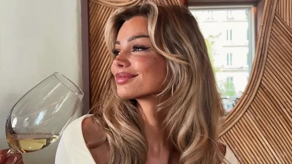 Привлекательная девушка Беллингема явилась фанатам – ее красота, как всегда, завораживает