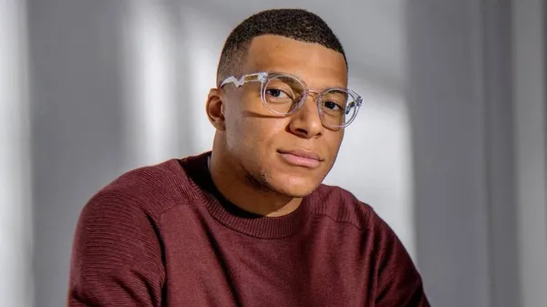 Мбаппе знайшов нову коханку після переходу в Реал: спокуслива модель старша за нього на 8 років