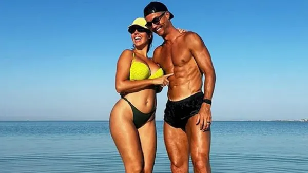 Джорджина виставила на камеру соковиті форми в бікіні – Роналду набирає сили перед новим сезоном