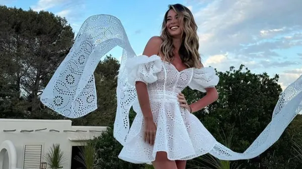 Вражаюча кохана невдахи київського фіналу ЛЧ у сексуальному бікіні засвітила хвилюючі вигини