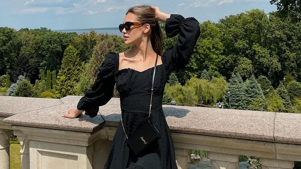 Обраниця воротаря Кривбасу стала окрасою архітектури столиці – вона в коротесенькій спідниці