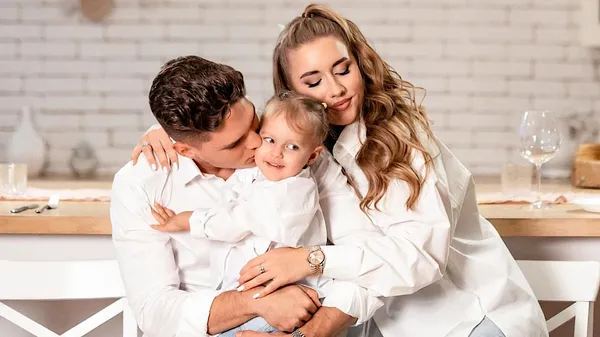 Судакова "волає" на всю пісні за кермом БМВ – круто ганяє по Києву