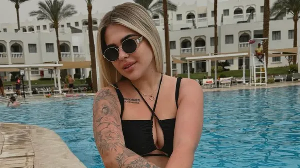 Согрейтесь взглядом: возлюбленная Корниенка очаровывает в откровенном платье