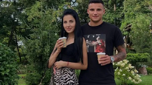 Гаряча кохана українського футболіста приголомшила напівоголеним фото – райська відпустка