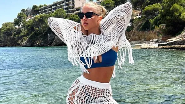 Дивовижна кохана Судакова засліпила спортивною фігурою в купальнику – ощасливила фанів