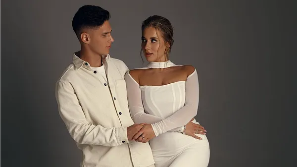 Судакова у сексі-комбінезоні працює над вигинами свого тіла – у неї вже фігура мрії