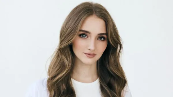 Миколенко может гордиться: его жена снова покорила сеть красотой