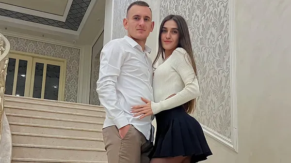 Дахновский чилит с сексуальной брюнеткой в SPA – клубная ведущая составила компанию паре