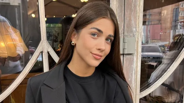 Дівчина гравця Металіста 1925 зачаровує своєю красою – її милість підкорила фанатів